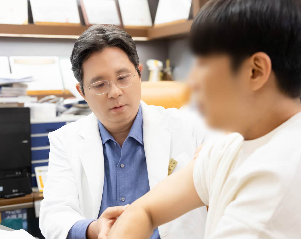 어깨에 석회가 생겼다고요? 석회성 건염의 원인·증상·치료까지