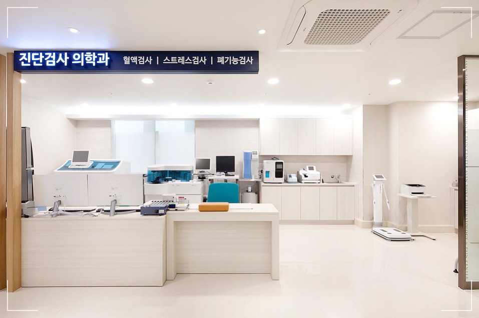 잦은 구내염 원인 확인을 위한 아산본내과의원 진단검사 의학과 내부모습 사진