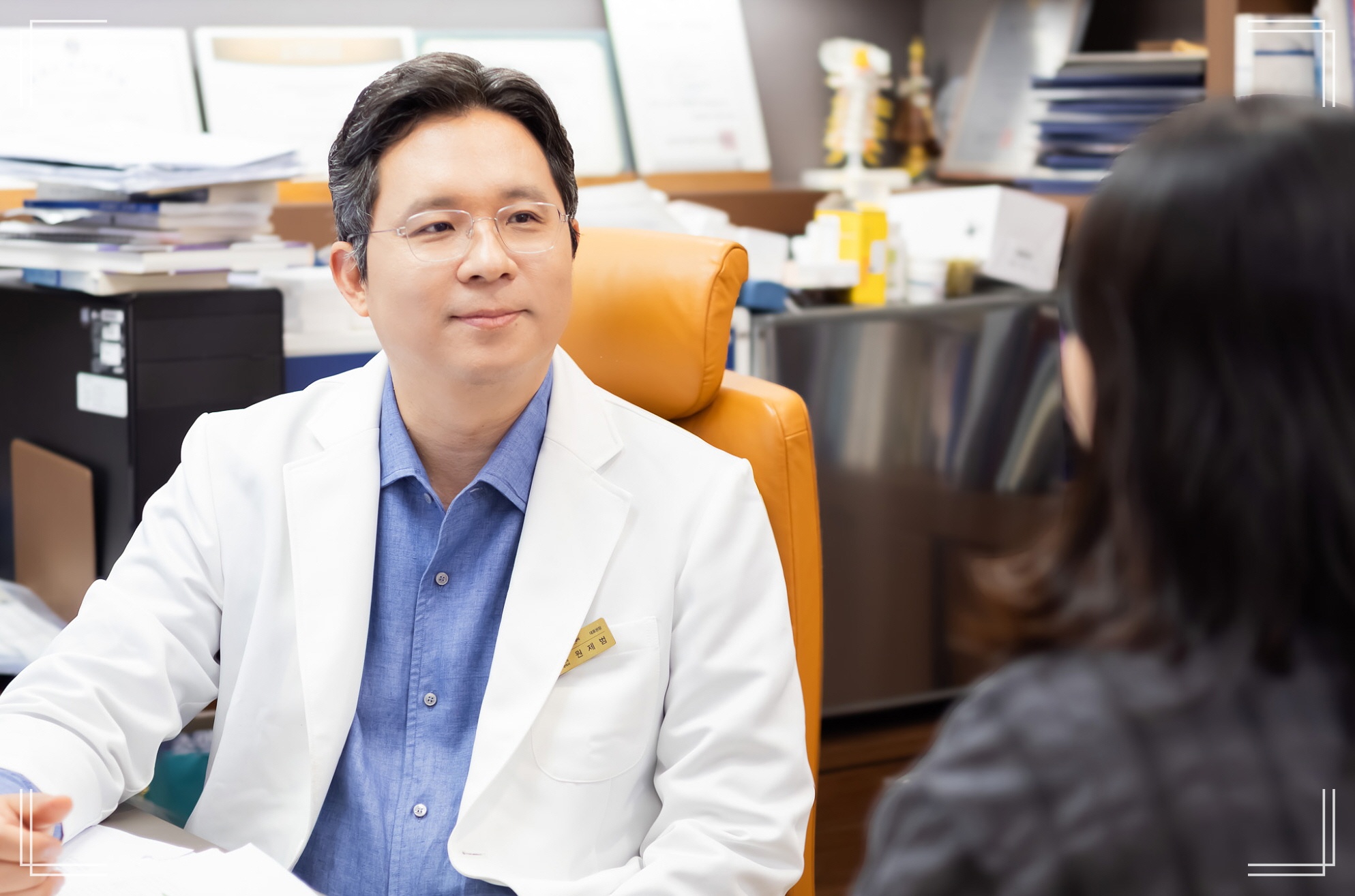 구내염 자주 생기는 이유와 베체트병 자가진단 기준을 설명하는 아산본내과의원 원제범 대표원장